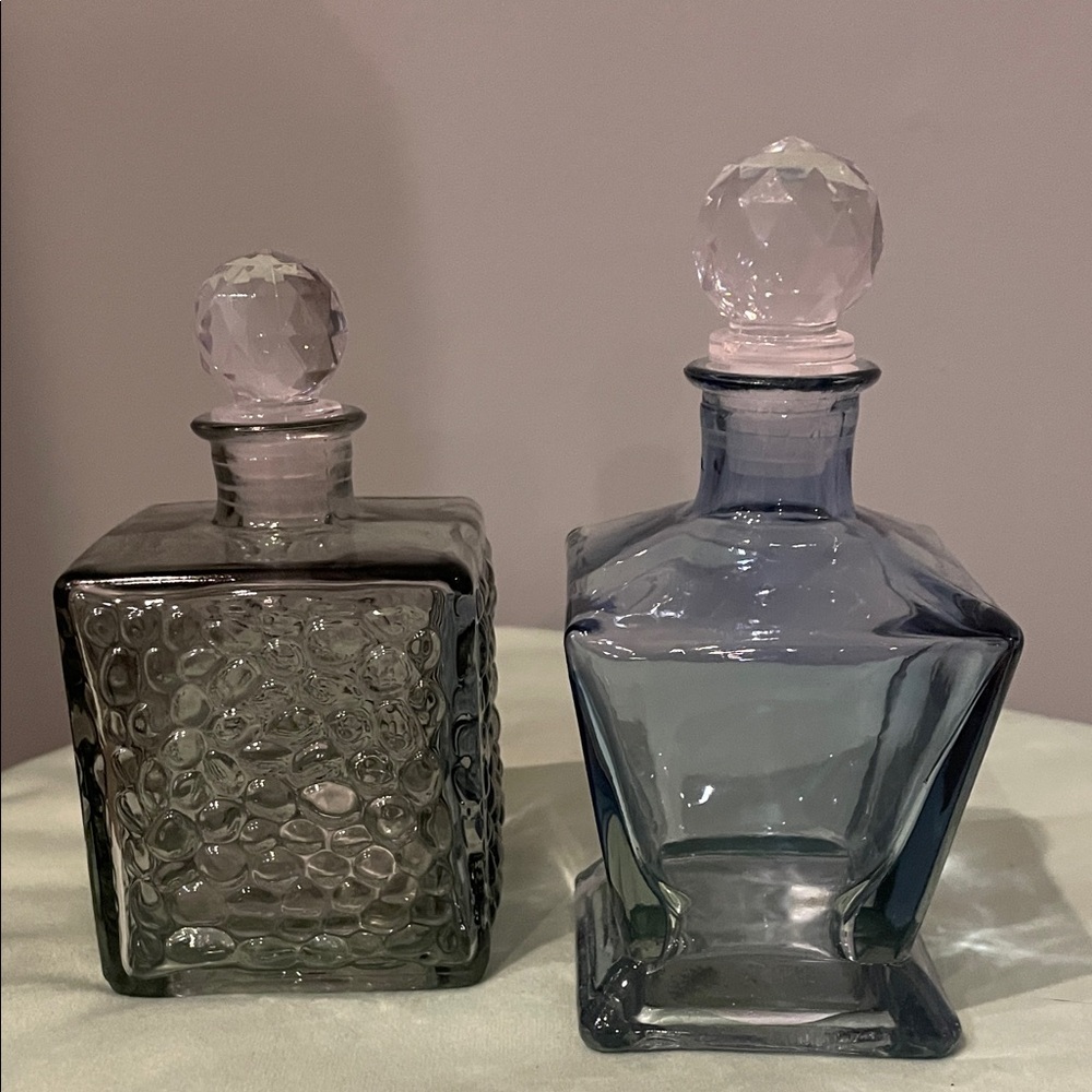 Elegant Glass Decanter Set - deep Blue like new